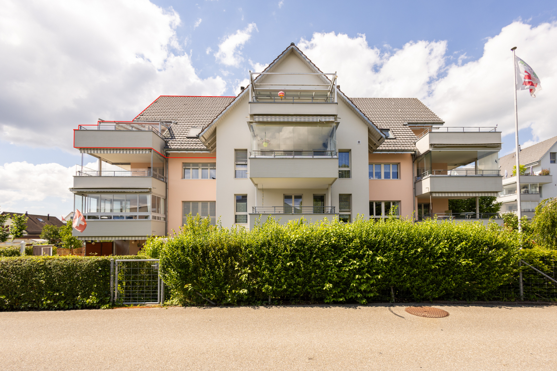 Helle 4.5 Zimmer-Dachmaisonettewohnung – im Baurecht
