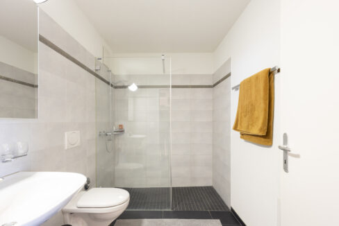 Badezimmer mit Dusche