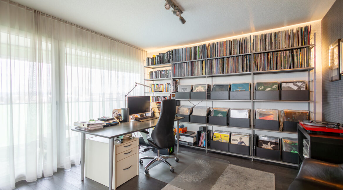 Bürobereich offen, kann sehr einfach wieder geschlossen werden