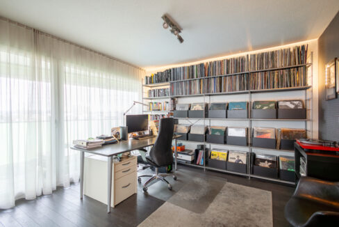 Bürobereich offen, kann sehr einfach wieder geschlossen werden