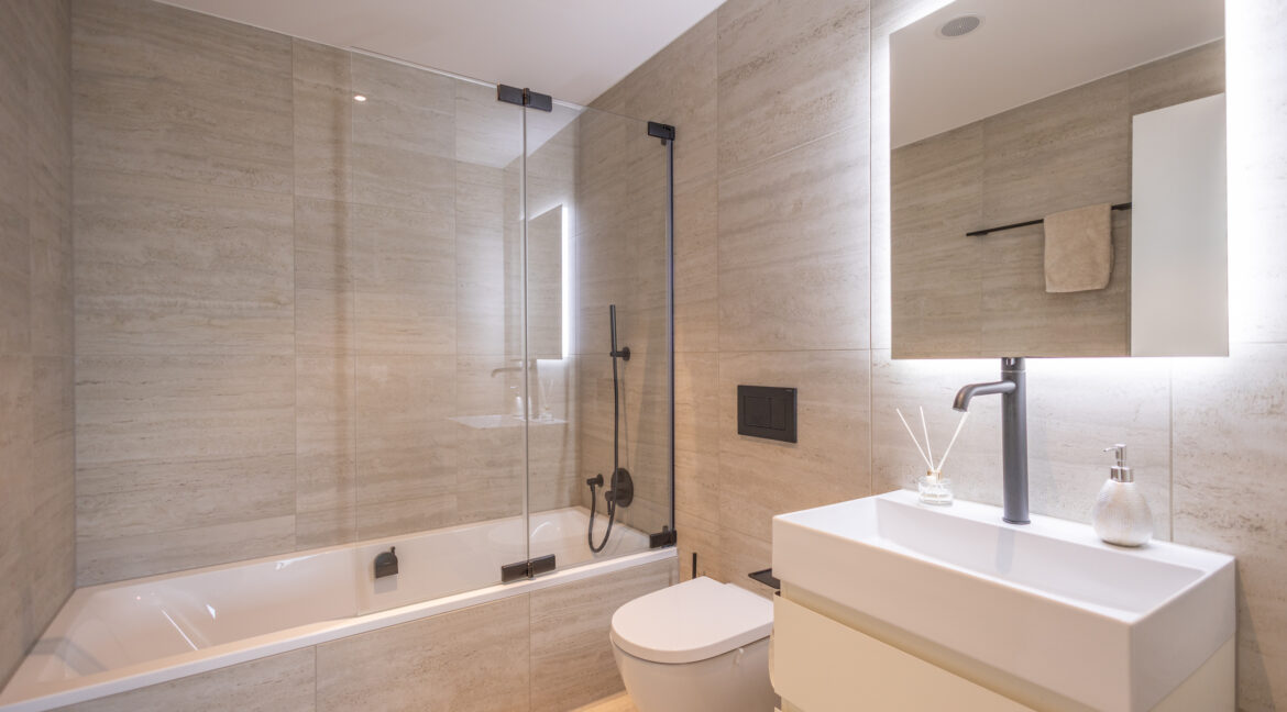 Badezimmer mit Badewanne