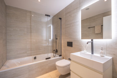 Badezimmer mit Badewanne