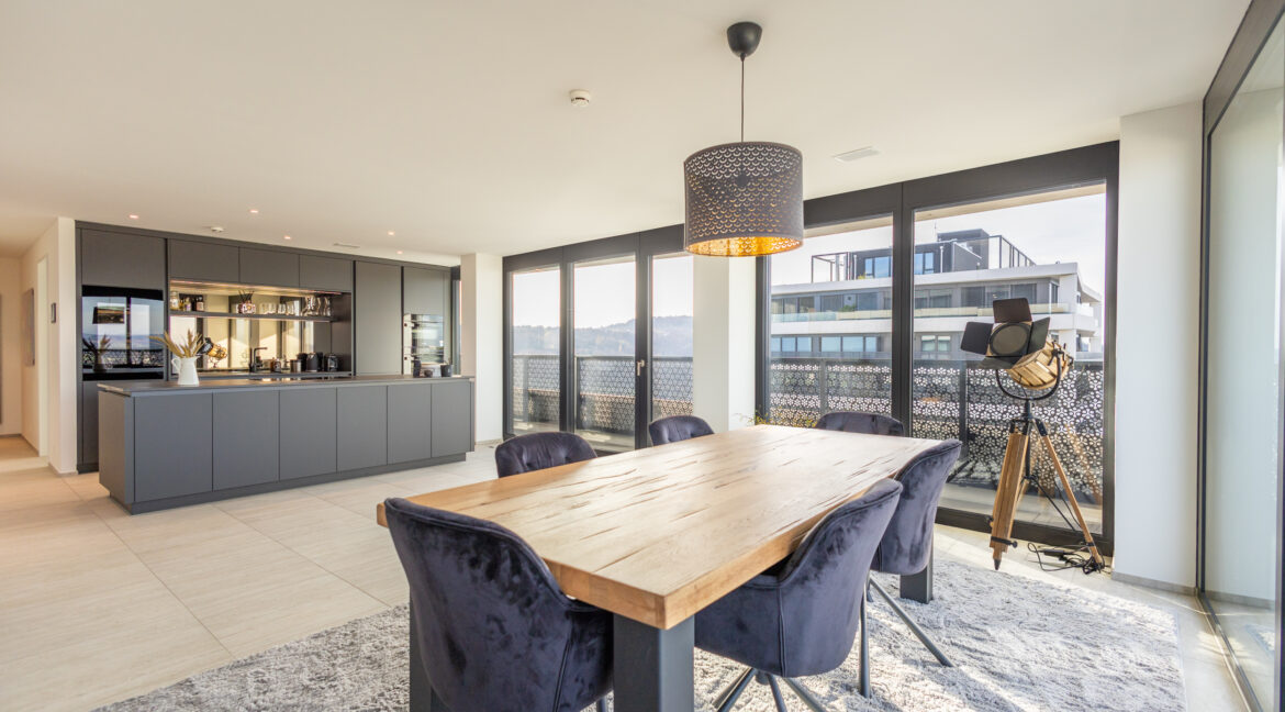 Essbereich mit Blick zu Küche