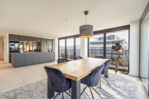 Essbereich mit Blick zu Küche