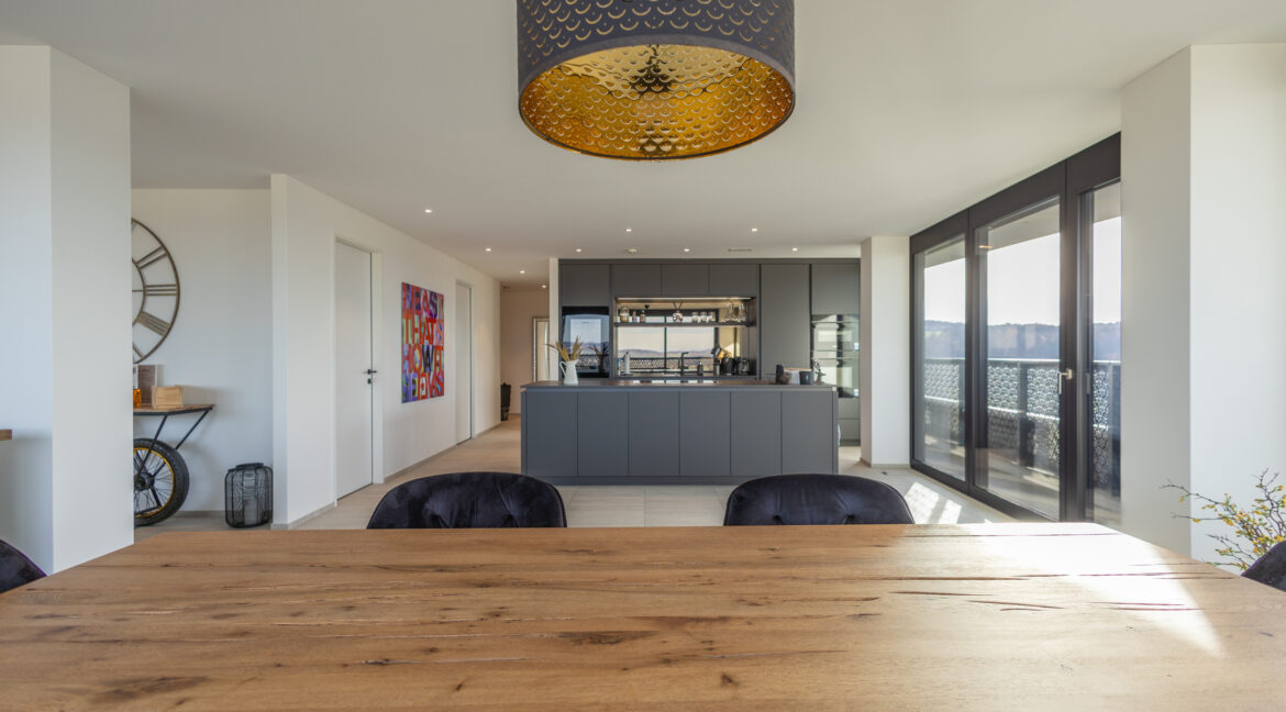 Essbereich mit Blick zur Küche