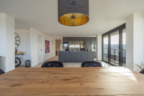 Essbereich mit Blick zur Küche