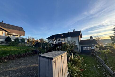 Sicht Richtung Süden mit bestehender Liegenschaft