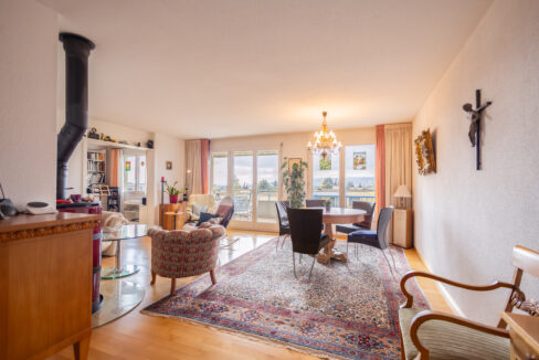 Offener Wohnbereich mit viel Tageslicht