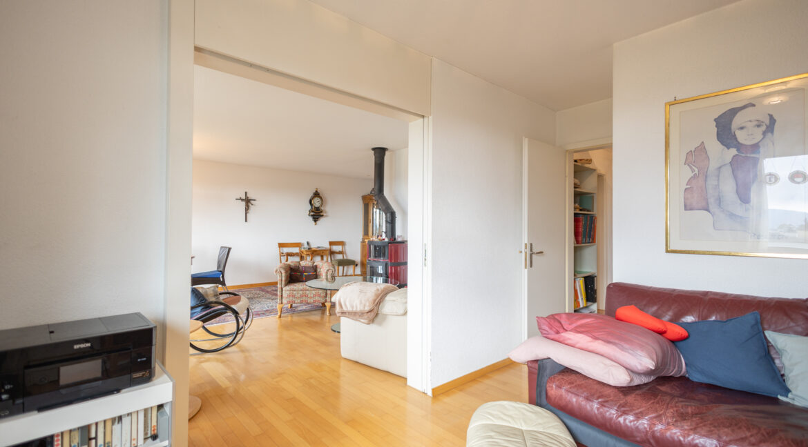 Helles Zimmer mit Schiebetüre und vielseitig nutzbar