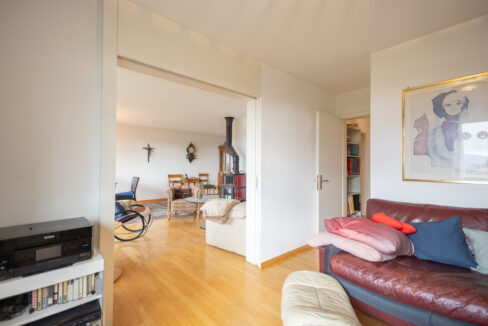 Helles Zimmer mit Schiebetüre und vielseitig nutzbar