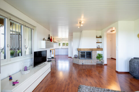 Grosszügiges Wohnen mit Cheminée und offener Küche