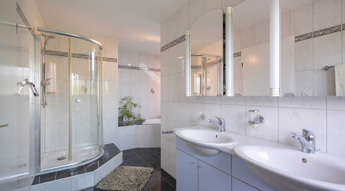 Ein Bad, das jeden Tag zum Spa-Erlebnis macht (Obergeschoss)